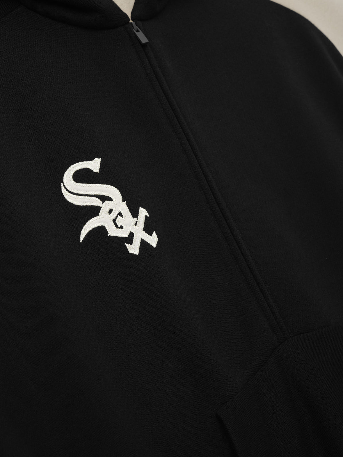 ESSENTIALS

White Sox Raglan Half Zip Sport Hoodie